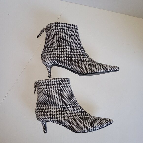 NWOB - Kendall‎ & Kylie Kara Houndstooth Pointed Toe Booties Kitten Hell S.7.5 - Picture 1 of 4